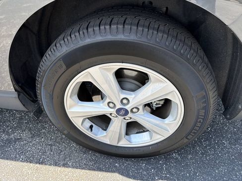 Used 2018 Ford Edge SE FWD image 14