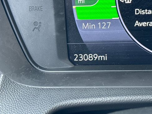 Used 2023 Chevrolet Bolt EUV LT w/ Convenience Package FWD image 3