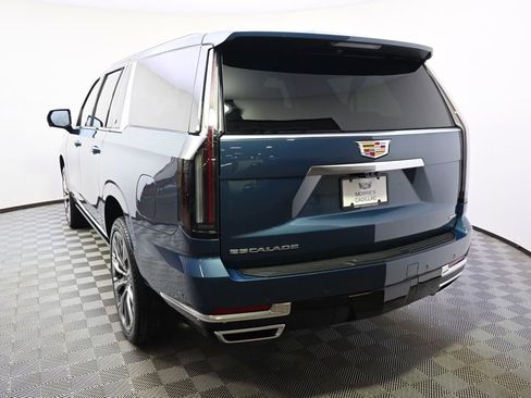 New 2026 Cadillac Escalade ESV Luxury w/ Touring Package AWD/4WD image 4