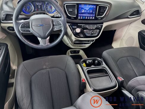 Used 2019 Chrysler Pacifica Touring Plus FWD image 27
