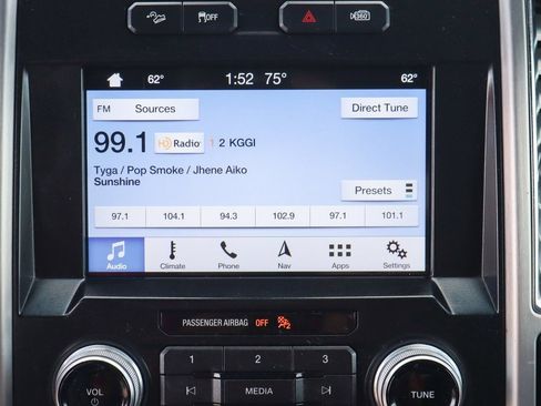 Used 2016 Ford F150 Platinum w/ Equipment Group 701A Luxury image 30