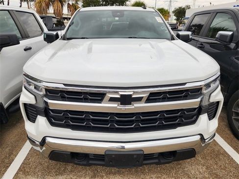 Used 2023 Chevrolet Silverado 1500 LT image 2