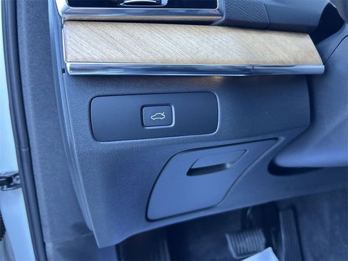 Certified 2024 Volvo XC90 B6 Plus w/ Protection Package Premier image 17