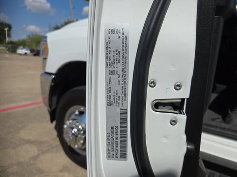 Used 2024 RAM 3500 Tradesman w/ Chrome Appearance Group AWD/4WD image 21