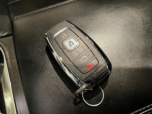 Used 2018 Lincoln MKX Reserve w/ Driver Assistance Package FWD image 33