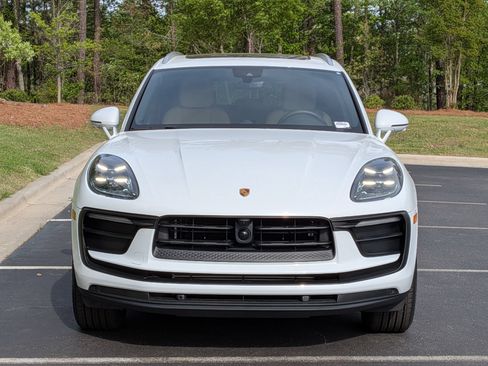 Certified 2025 Porsche Macan AWD/4WD image 34