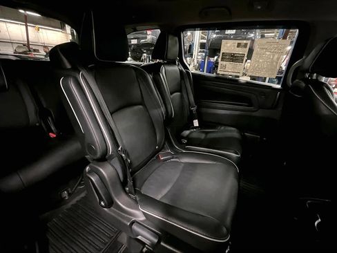 Used 2023 Honda Odyssey Elite image 18