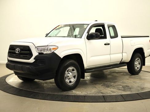 Used 2017 Toyota Tacoma SR image 7