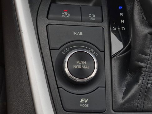 Used 2019 Toyota RAV4 XLE image 20