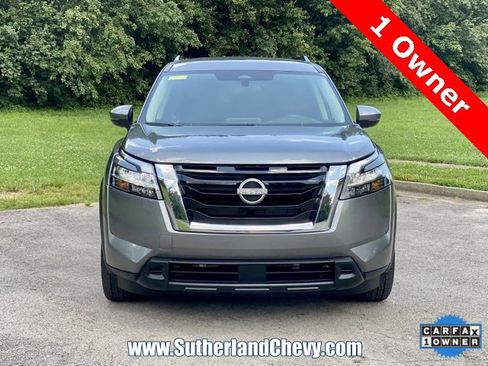 Used 2024 Nissan Pathfinder SV image 2