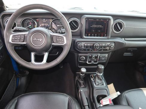 Used 2023 Jeep Wrangler Unlimited Sahara w/ Cold Weather Group AWD/4WD image 18