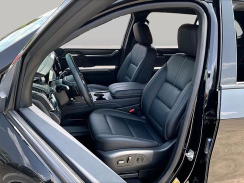 Used 2024 GMC Acadia Elevation w/ Black Edition FWD image 7