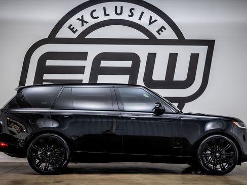 Used 2023 Land Rover Range Rover Long Wheelbase SE AWD/4WD image 9