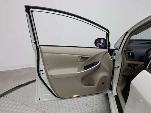 Certified 2015 Toyota Prius Five image 16