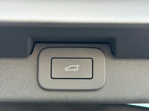 New 2026 Land Rover Discovery Limited Edition image 14