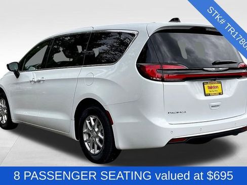 New 2026 Chrysler Pacifica Select image 3