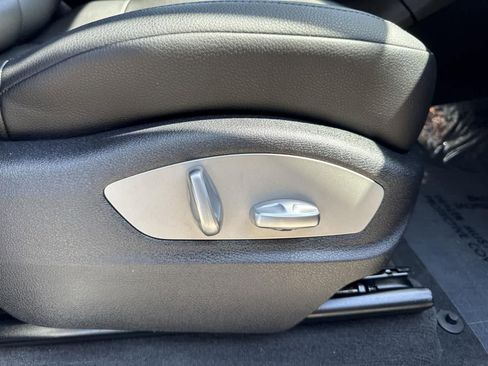 Used 2022 Porsche Macan image 40