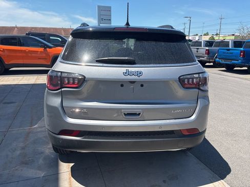 Used 2023 Jeep Compass Limited w/ Sun and Sound Group AWD/4WD image 11