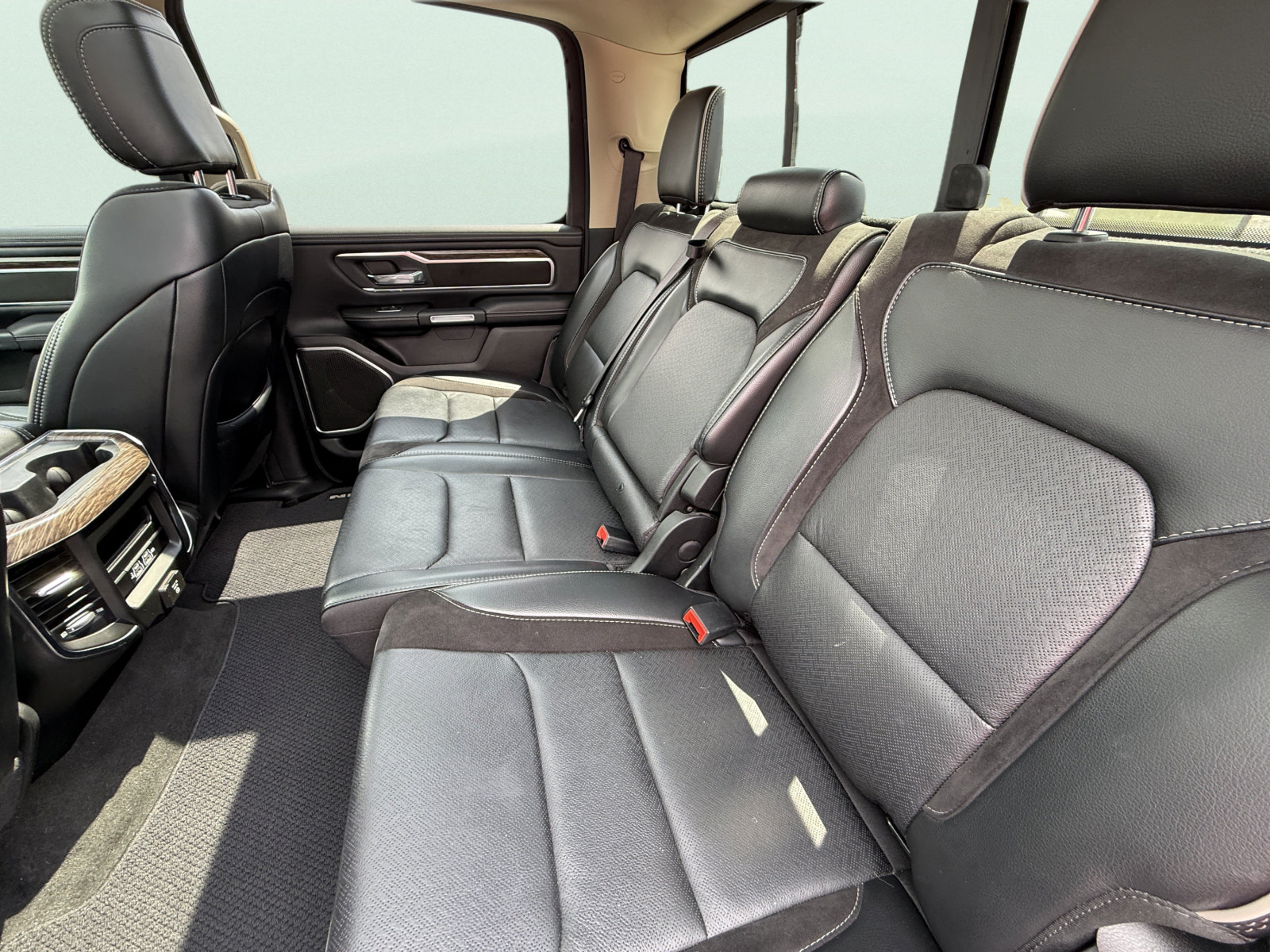 Used 2020 RAM 1500 Laramie AWD/4WD image 13