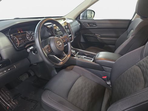 Used 2025 Nissan Pathfinder SV FWD image 16
