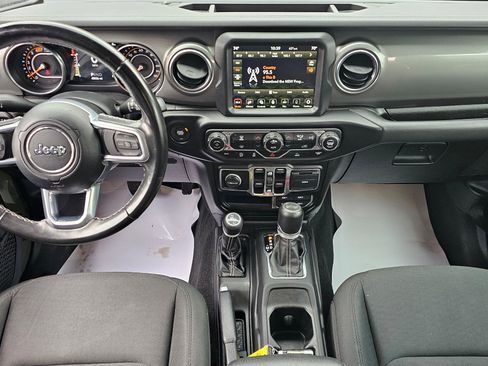 Used 2021 Jeep Wrangler Unlimited Sahara w/ Uconnect 4C Nav & Sound Group image 8