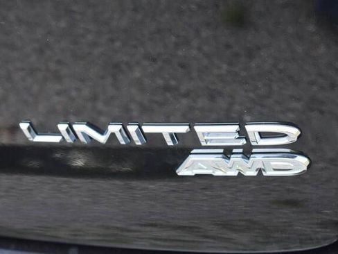 Used 2023 Chrysler Pacifica Limited AWD/4WD image 20