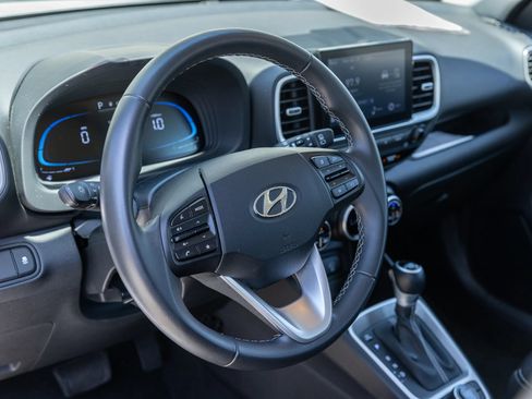 Used 2025 Hyundai Venue SEL FWD image 18