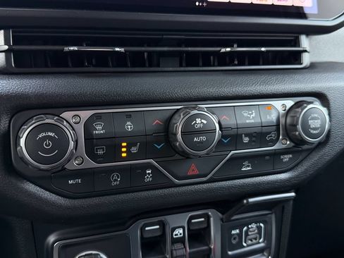 New 2026 Jeep Gladiator Sport AWD/4WD image 10