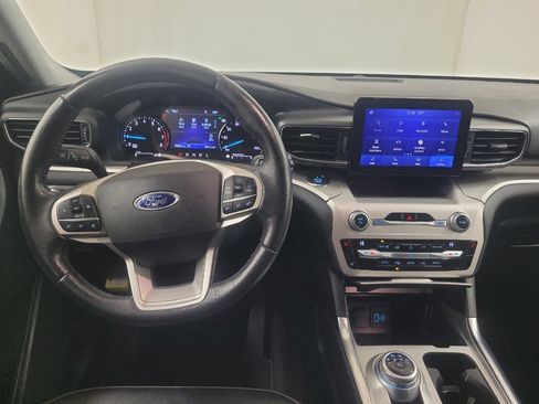 Used 2021 Ford Explorer XLT w/ Equipment Group 202A AWD/4WD image 22