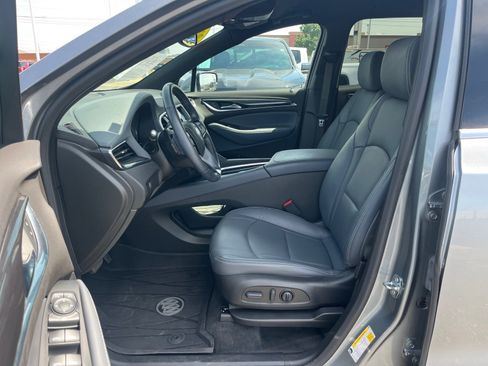 Used 2023 Buick Enclave Essence FWD image 11