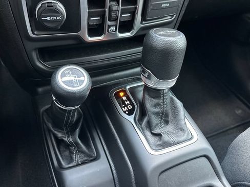 Used 2025 Jeep Gladiator Sport AWD/4WD image 23