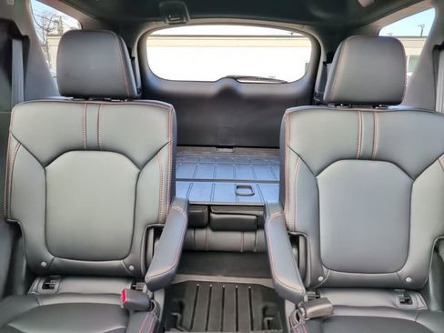 Used 2025 Honda Pilot TrailSport image 32