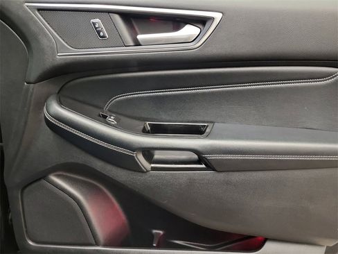 Used 2017 Ford Edge Titanium image 17