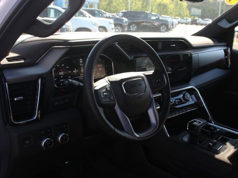 Used 2025 GMC Sierra 1500 Denali w/ Technology Package AWD/4WD image 17