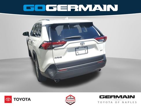 Used 2019 Toyota RAV4 XLE w/ Convenience Package FWD image 11