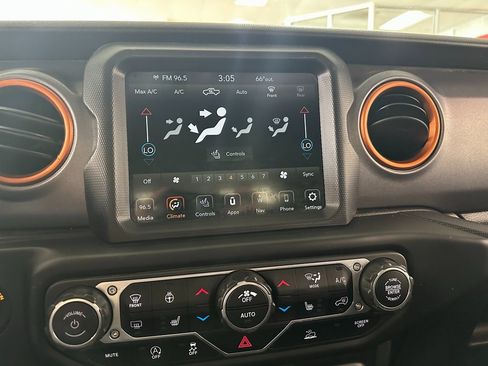 Certified 2020 Jeep Gladiator Mojave w/ Dual Top Group image 21