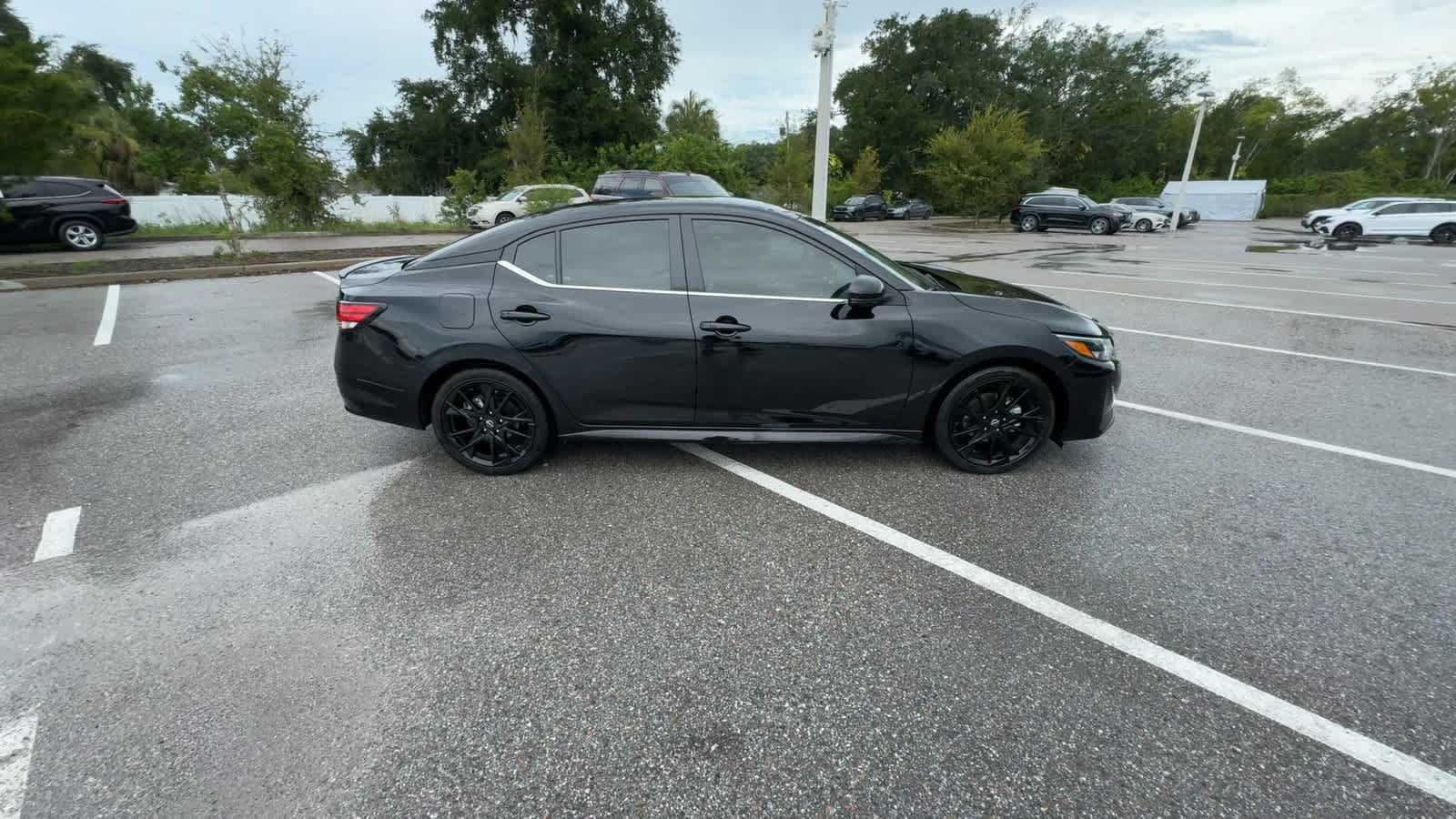 Used 2025 Nissan Sentra SR w/ Midnight Edition FWD image 9