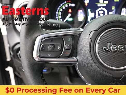 Used 2025 Jeep Wrangler Unlimited Sahara AWD/4WD image 15