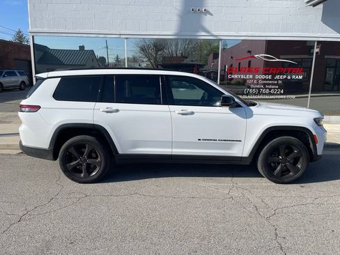 Used 2023 Jeep Grand Cherokee L Laredo image 2