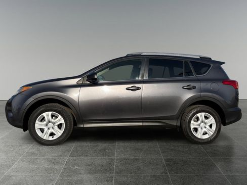 Used 2014 Toyota RAV4 LE image 2