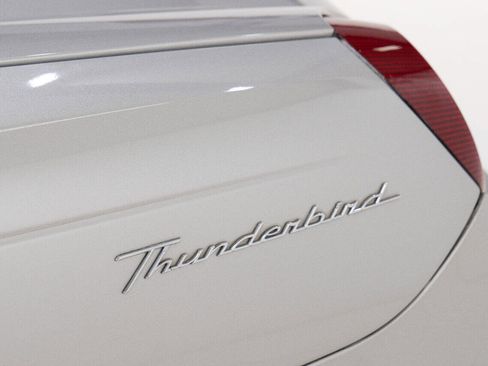 Used 2005 Ford Thunderbird Deluxe image 41