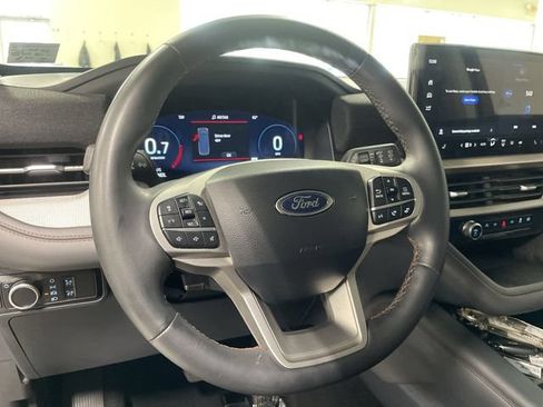 Used 2025 Ford Explorer Active AWD/4WD image 14