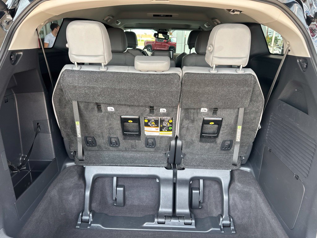 Certified 2025 Toyota Sienna XLE FWD image 19