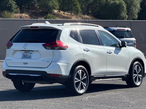 Used 2017 Nissan Rogue SL w/ SL Premium Package AWD/4WD image 3