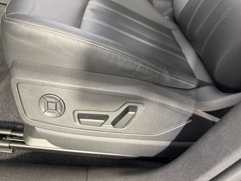 Used 2025 Audi Q5 Premium w/ Convenience Package AWD/4WD image 25
