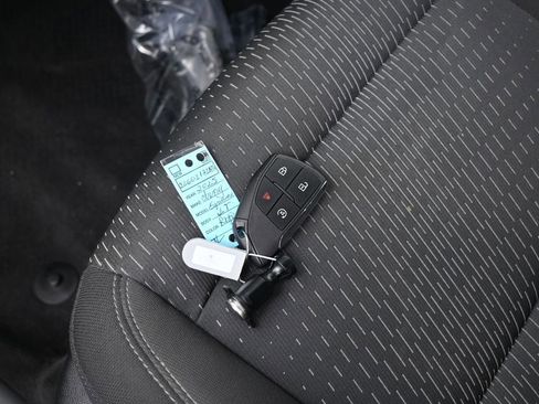 Used 2025 Chevrolet Equinox LT image 18