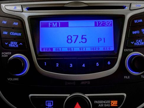 Used 2013 Hyundai Accent GLS image 24