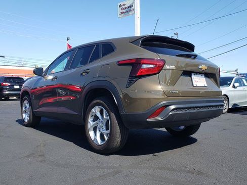 Used 2024 Chevrolet Trax LS w/ LS Convenience Package FWD image 5