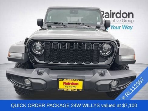 Used 2024 Jeep Gladiator Sport image 2