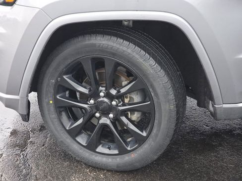 Used 2019 Jeep Grand Cherokee Altitude image 23